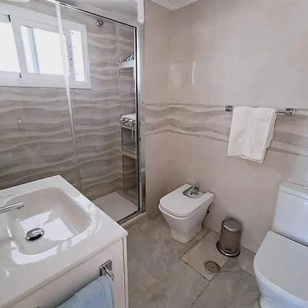 2 Bed With Pool Views Бенальмадена