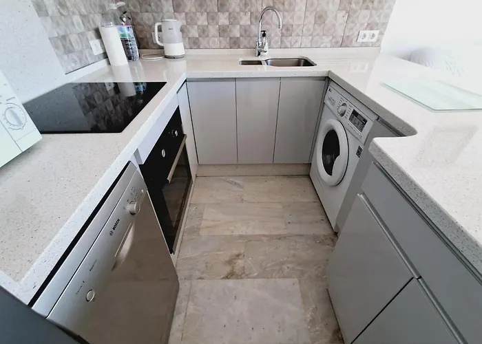 Διαμέρισμα 2 Bed With Pool Views *